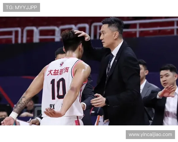 周鹏:从篮球场上的拼搏者到生活中的坚韧榜样,探索他的成长与奋斗之路